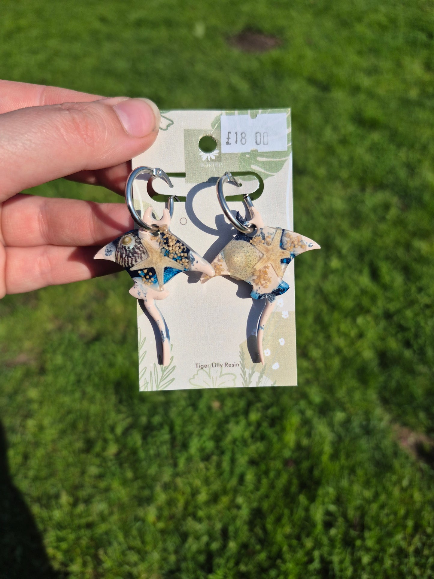 Manta ray shell resin hoop earrings