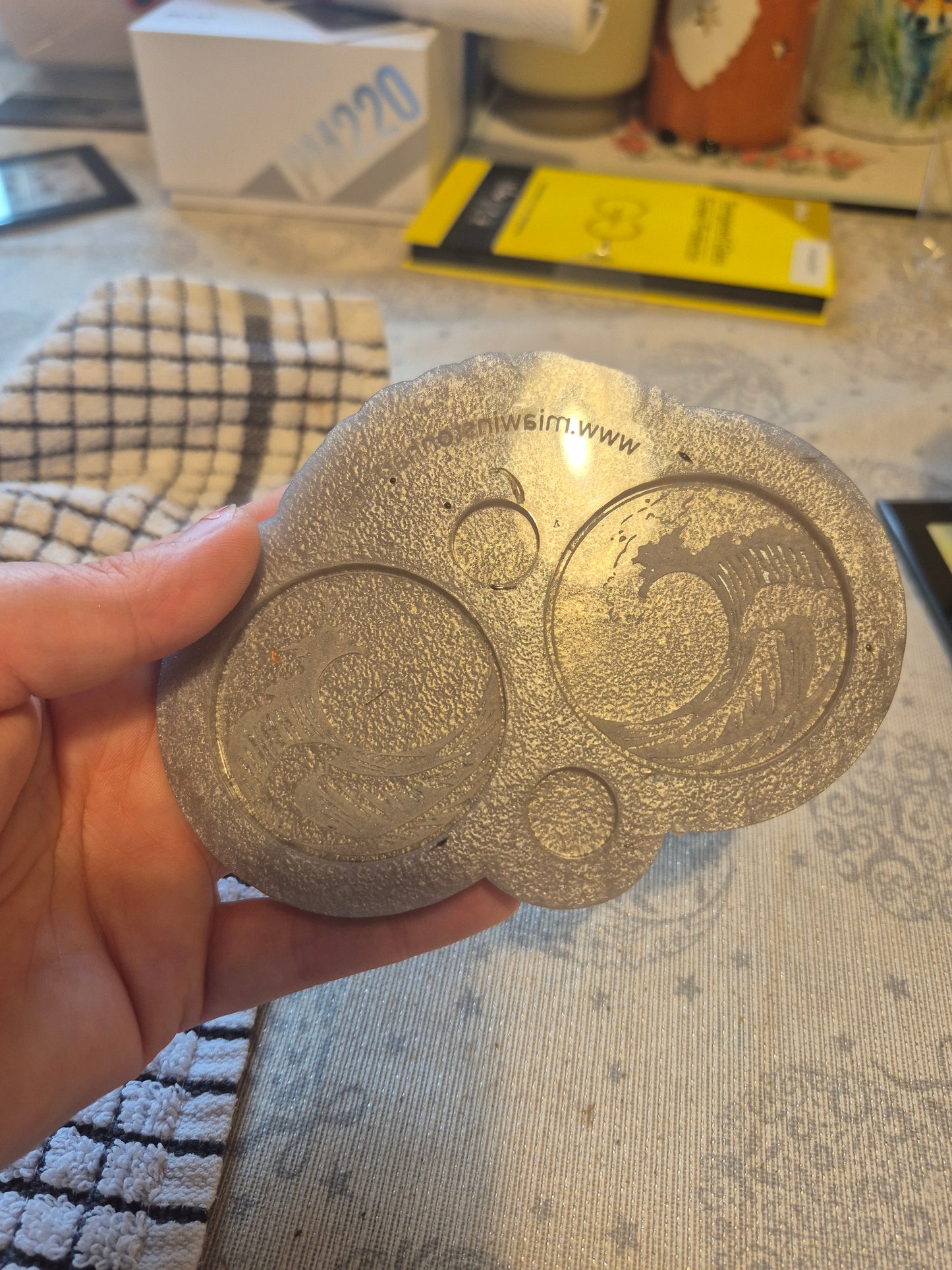 Wave engraved circular mould