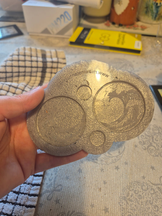 Wave engraved circular mould