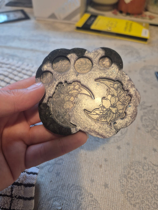 Floral crescent moon mould