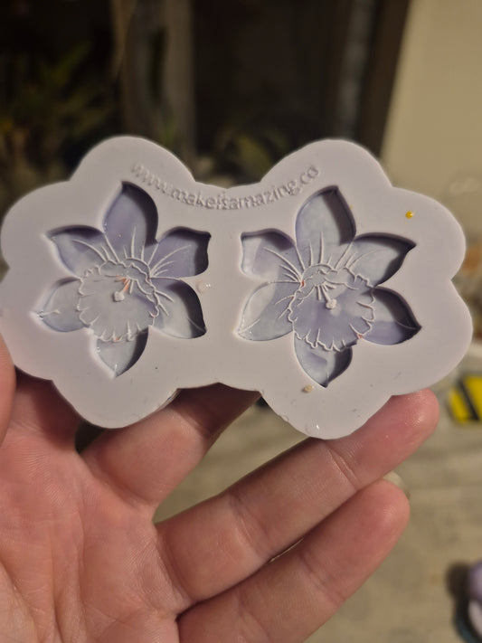 Daffodil flower mould