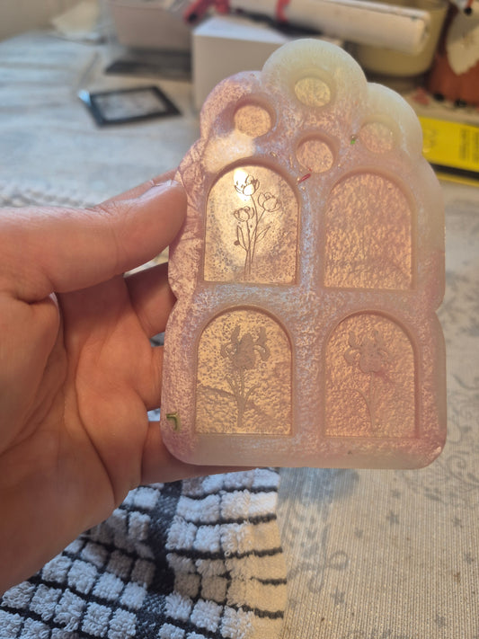 Iris and buttercup engraved arch mould